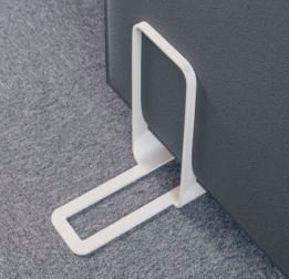Fixation pour cloison acoustique autoportante